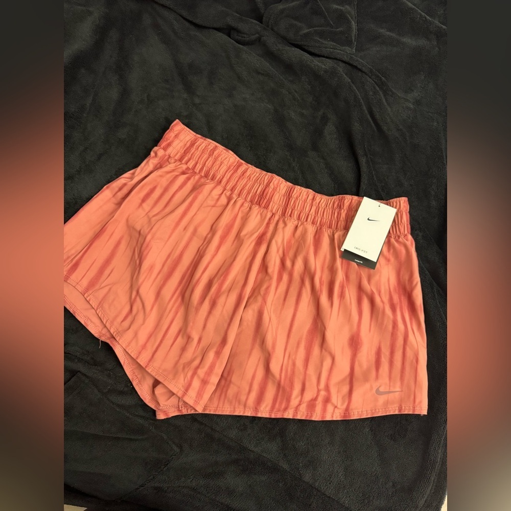 Nike Women's Coral Shorts XL